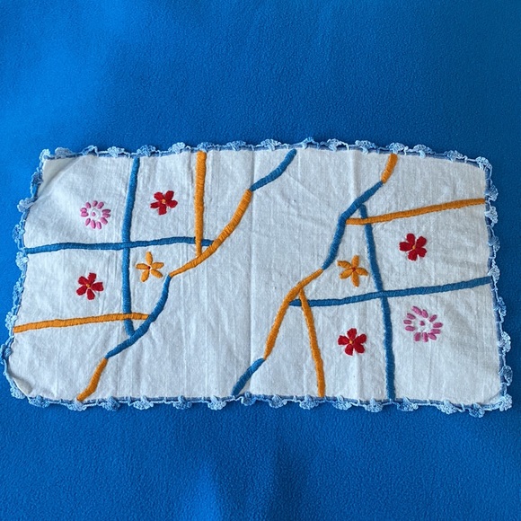 Doilies Scarves Set Hand Crocheted and Stitched Vintage - Picture 6 of 8